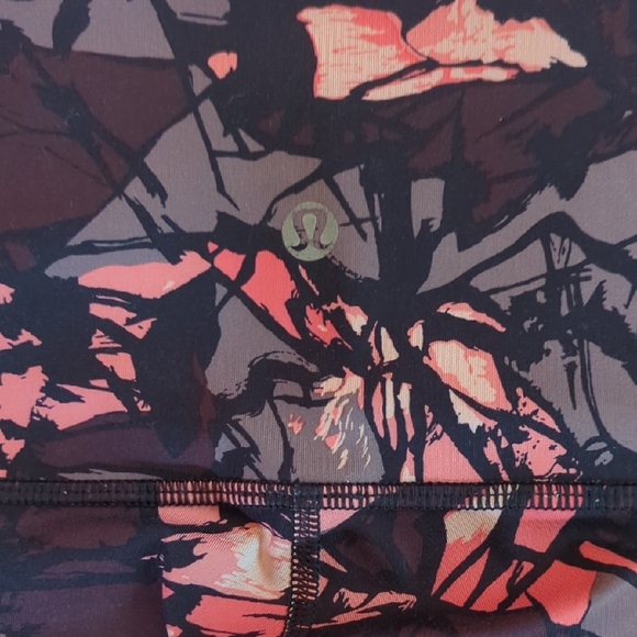 Abstract Patterned Leggings - Picture 2 of 2